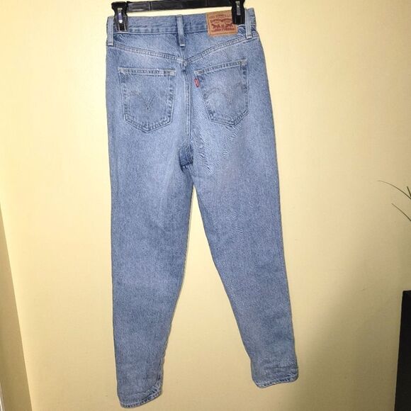 Levi's Distressed High Waisted Mom Jean 25 - Picture 4 of 10